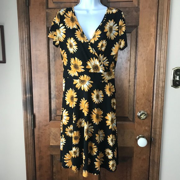MS Basic Black w/Golden Yellow & White Sunflowers Dress Large - Picture 1 of 14